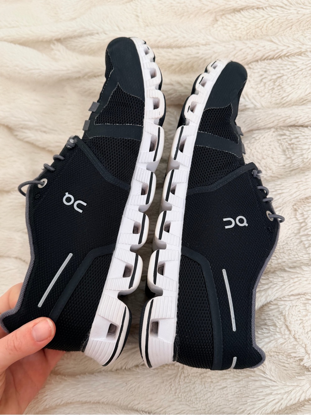 On Cloud running shoes black/white Classic style sneakers women’s Sz 9 - Picture 2 of 6